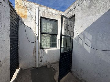 CASA EN VENTA PARA REMODELAR en Colonia Arandas - Oblatos GDL