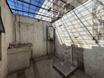 CASA EN VENTA PARA REMODELAR en Colonia Arandas - Oblatos GDL