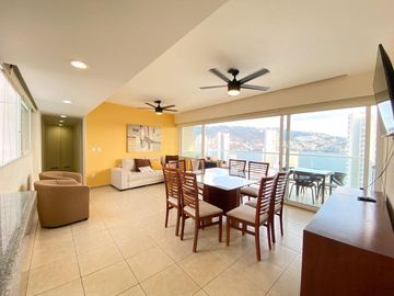 Departamento en Renta en Costa Azul a pasos de la Playa!