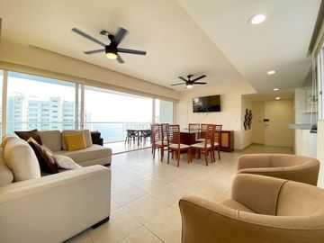 Departamento en Renta en Costa Azul a pasos de la Playa!