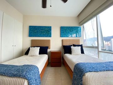 Departamento en Renta en Costa Azul a pasos de la Playa!