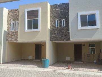 COTO CONDOMINIO VARITAS CASA