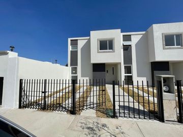 Casa Venta Calimaya 5 minutos zona militar, salidas rápidas CDMX, escuelas dentro del desarrollo
