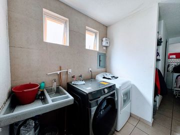 Casa Venta Residencial por  Ave. Tecnológico  las Torres, por la estación del tren Toluca- Santa Fe, estación Metepec.