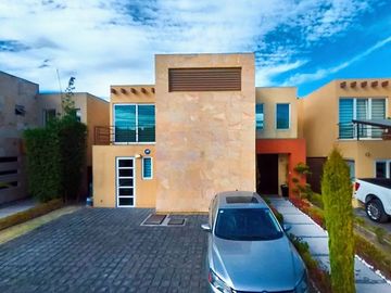 Casa Venta Residencial por  Ave. Tecnológico  las Torres, por la estación del tren Toluca- Santa Fe, estación Metepec.