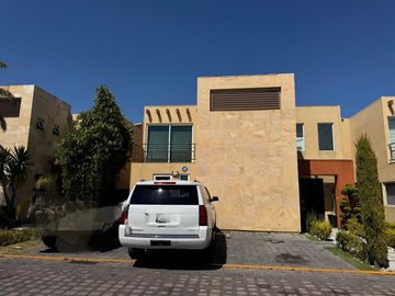 Casa Venta Residencial por  Ave. Tecnológico  las Torres, por la estación del tren Toluca- Santa Fe, estación Metepec.