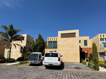 Casa Venta Residencial por  Ave. Tecnológico  las Torres, por la estación del tren Toluca- Santa Fe, estación Metepec.