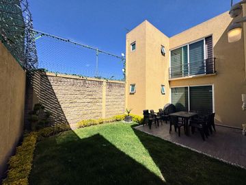 Casa Venta Residencial por  Ave. Tecnológico  las Torres, por la estación del tren Toluca- Santa Fe, estación Metepec.