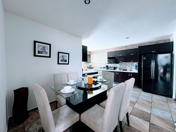 Casa Venta Residencial por  Ave. Tecnológico  las Torres, por la estación del tren Toluca- Santa Fe, estación Metepec.