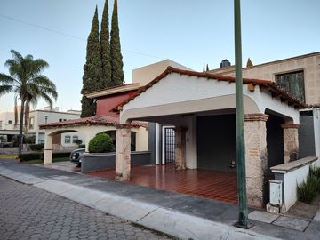 Casa en VENTA, dentro de coto, Guadalupe Jardín