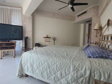 EXCELENTE DEPARTAMENTO LOMAS COSTA AZUL, CON HERMOSA VISTA Y ENTORNO