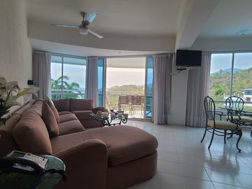EXCELENTE DEPARTAMENTO LOMAS COSTA AZUL, CON HERMOSA VISTA Y ENTORNO