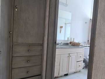 EXCELENTE DEPARTAMENTO LOMAS COSTA AZUL, CON HERMOSA VISTA Y ENTORNO