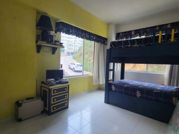 EXCELENTE DEPARTAMENTO LOMAS COSTA AZUL, CON HERMOSA VISTA Y ENTORNO