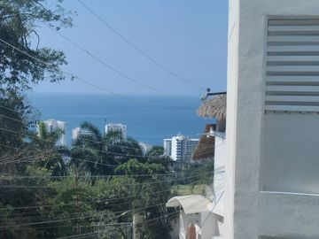 EXCELENTE DEPARTAMENTO LOMAS COSTA AZUL, CON HERMOSA VISTA Y ENTORNO