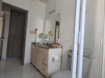 EXCELENTE DEPARTAMENTO LOMAS COSTA AZUL, CON HERMOSA VISTA Y ENTORNO