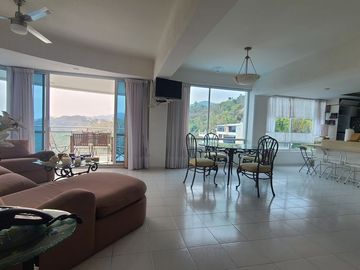 EXCELENTE DEPARTAMENTO LOMAS COSTA AZUL, CON HERMOSA VISTA Y ENTORNO