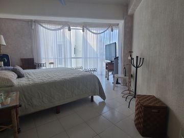 EXCELENTE DEPARTAMENTO LOMAS COSTA AZUL, CON HERMOSA VISTA Y ENTORNO