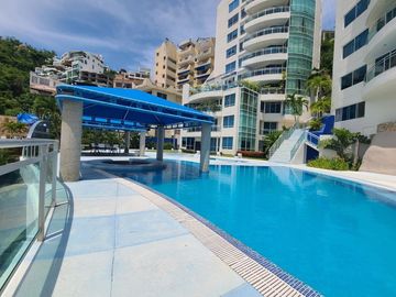 EXCELENTE DEPARTAMENTO LOMAS COSTA AZUL, CON HERMOSA VISTA Y ENTORNO