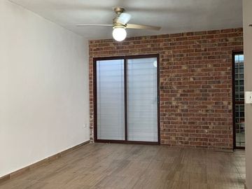 Casa en Venta en privada Colinas del Bosque frente a la Plaza San isidro, Culiacan, Sinaloa