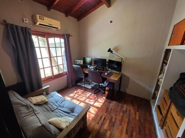 CASA 3 AMBIENTES CON FONDO LIBRE Y GARAGE