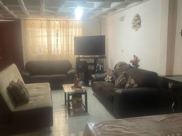 Casa en El Rosario, para actualizar, acepta Infonavit y Recursos propios