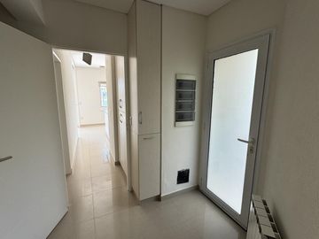 CASA EN VENTA DE 5 AMBIENTES A LA LAGUNA CANTON NORTE