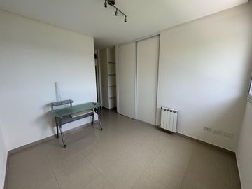 CASA EN VENTA DE 5 AMBIENTES A LA LAGUNA CANTON NORTE