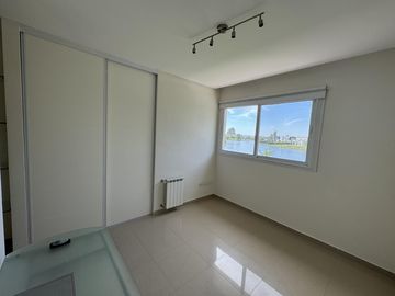 CASA EN VENTA DE 5 AMBIENTES A LA LAGUNA CANTON NORTE