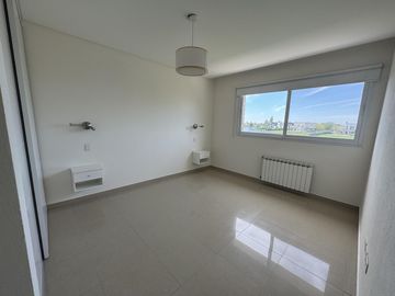 CASA EN VENTA DE 5 AMBIENTES A LA LAGUNA CANTON NORTE