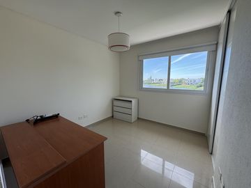 CASA EN VENTA DE 5 AMBIENTES A LA LAGUNA CANTON NORTE