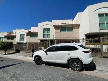 INTERLOMAS CASA EN VENTA EN CONJUNTO HORIZONTAL