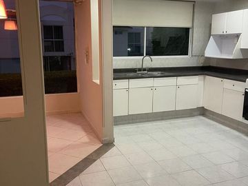 INTERLOMAS CASA EN VENTA EN CONJUNTO HORIZONTAL