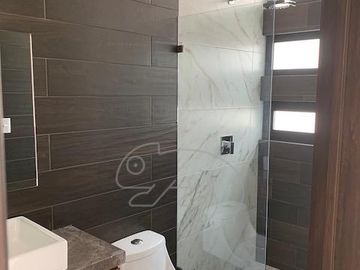 CASA EN VENTA EN MONCAYO