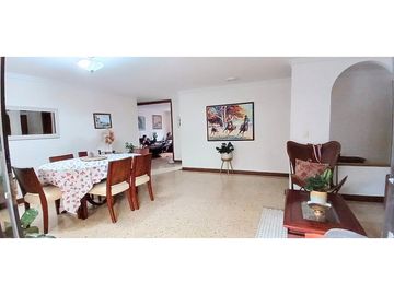 Amplio y remodelado Venta apartamento en El Poblado, sector Oviedo