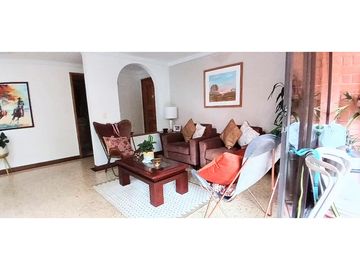 Amplio y remodelado Venta apartamento en El Poblado, sector Oviedo
