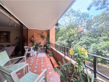 Amplio y remodelado Venta apartamento en El Poblado, sector Oviedo