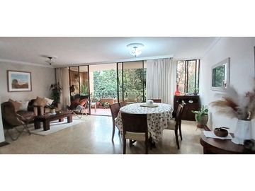 Amplio y remodelado Venta apartamento en El Poblado, sector Oviedo