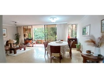 Amplio y remodelado Venta apartamento en El Poblado, sector Oviedo