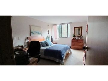 Amplio y remodelado Venta apartamento en El Poblado, sector Oviedo