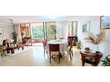 Amplio y remodelado Venta apartamento en El Poblado, sector Oviedo