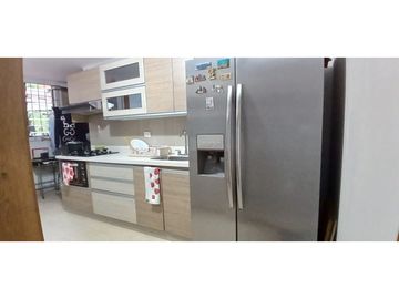 Amplio y remodelado Venta apartamento en El Poblado, sector Oviedo