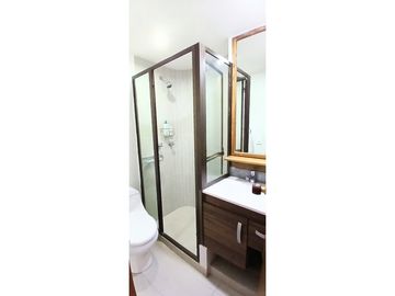 Amplio y remodelado Venta apartamento en El Poblado, sector Oviedo