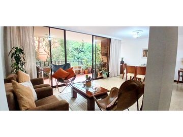 Amplio y remodelado Venta apartamento en El Poblado, sector Oviedo
