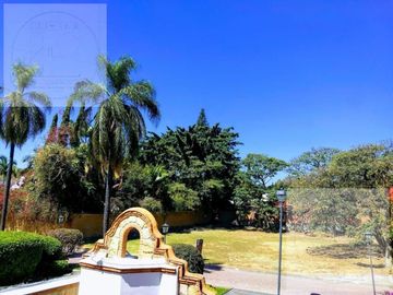 CASA EN RENTA Y VENTA EN CUERNAVACA, ALBERCA, VIGILANCIA, CERCA DEL ACCESO A AUTOPISTA