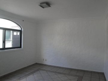 CASA EN RENTA Y VENTA EN CUERNAVACA, ALBERCA, VIGILANCIA, CERCA DEL ACCESO A AUTOPISTA