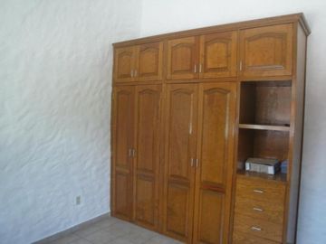 CASA EN RENTA Y VENTA EN CUERNAVACA, ALBERCA, VIGILANCIA, CERCA DEL ACCESO A AUTOPISTA