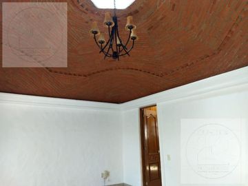 CASA EN RENTA Y VENTA EN CUERNAVACA, ALBERCA, VIGILANCIA, CERCA DEL ACCESO A AUTOPISTA
