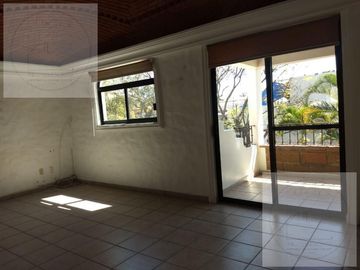 CASA EN RENTA Y VENTA EN CUERNAVACA, ALBERCA, VIGILANCIA, CERCA DEL ACCESO A AUTOPISTA