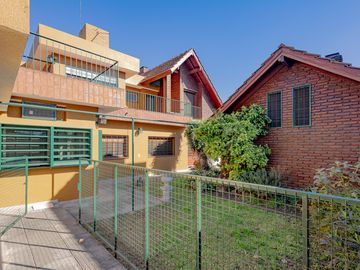 CASA EN VENTA HURLINGHAM - APTO CREDITO - PERMUTA